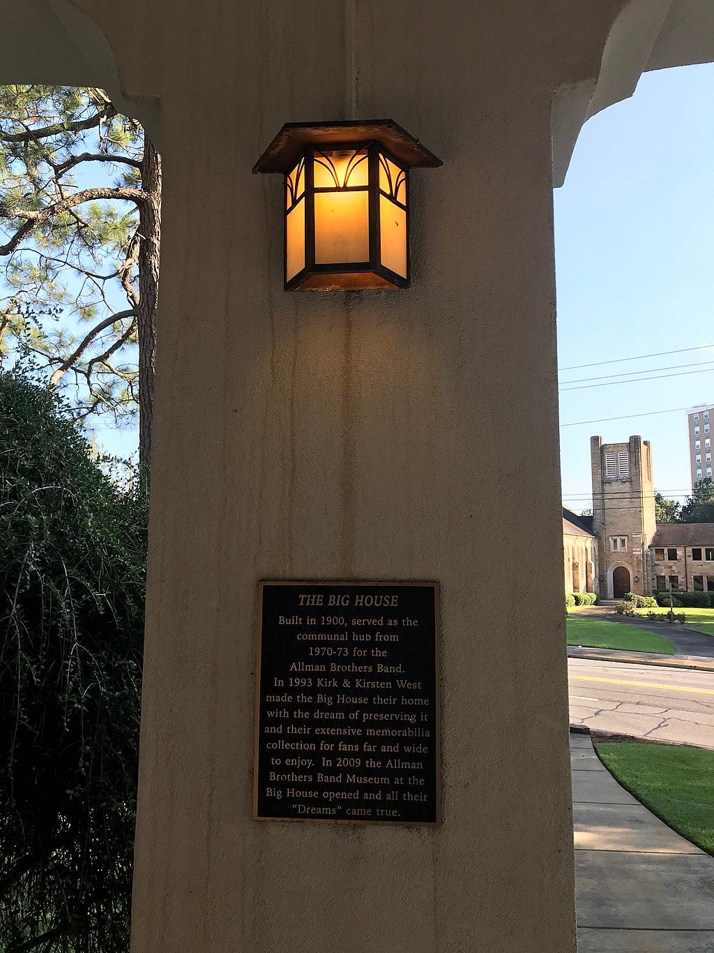 History plaque of the Allman Brothers Band Museum