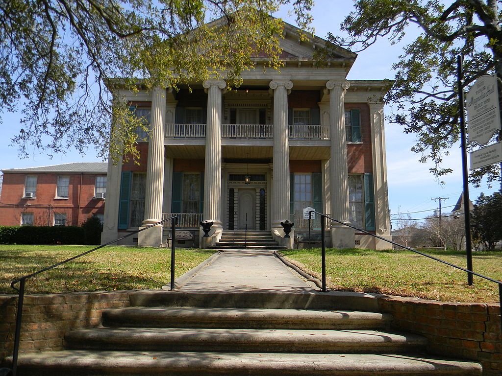 Exterior of Magnolia Hall