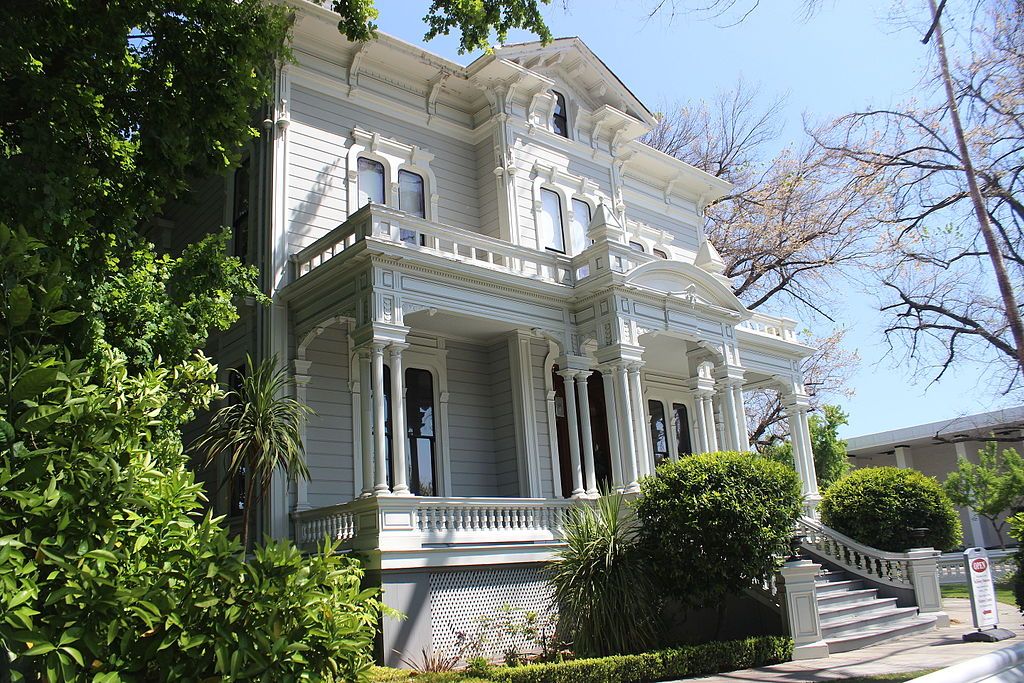 Outside view of McHenry Mansion