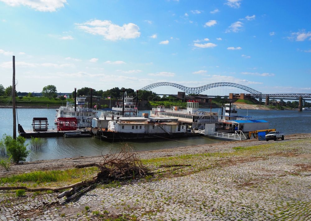 Riverboats in Mississippi River