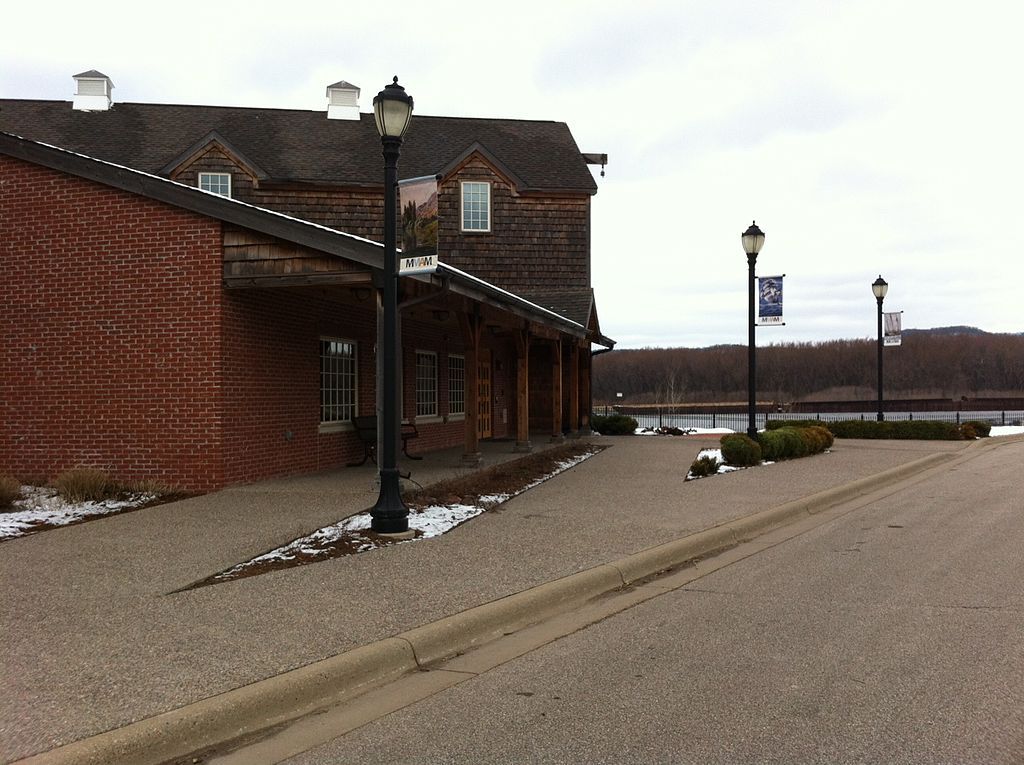 Exterior of Minnesota Marine Art Museum
