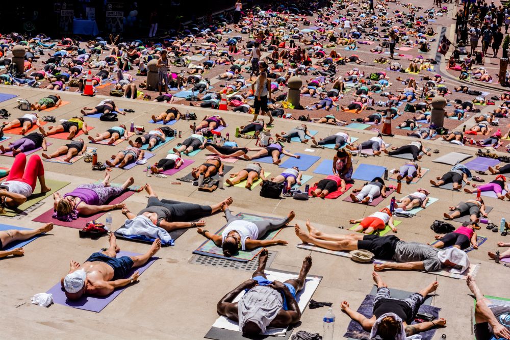 Annual yoga festival at Monument Circle 