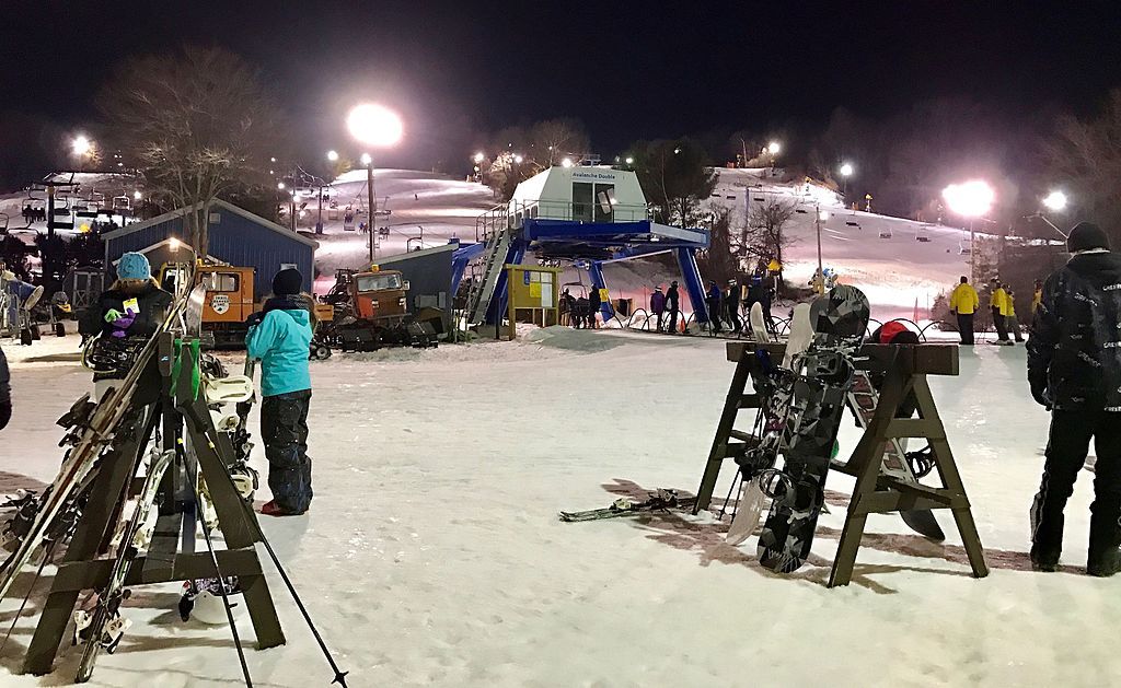 Night view of the Mount Southington Ski Area