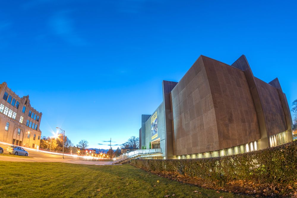 Side view of Munson-Williams-Proctor Arts Institute during night