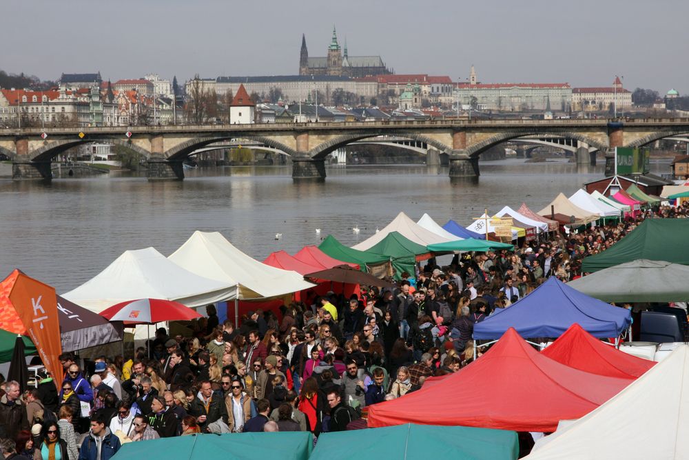 Naplavka Farmers Market