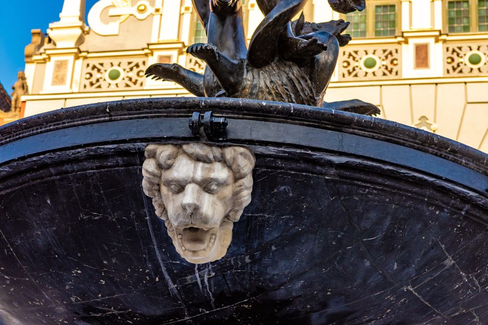 Detailed art in Neptune’s Fountain
