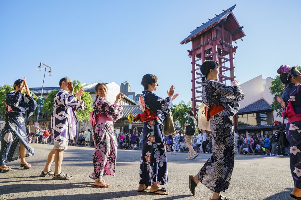 Young mwn and women dancing with the traditional dress at Nisei Week