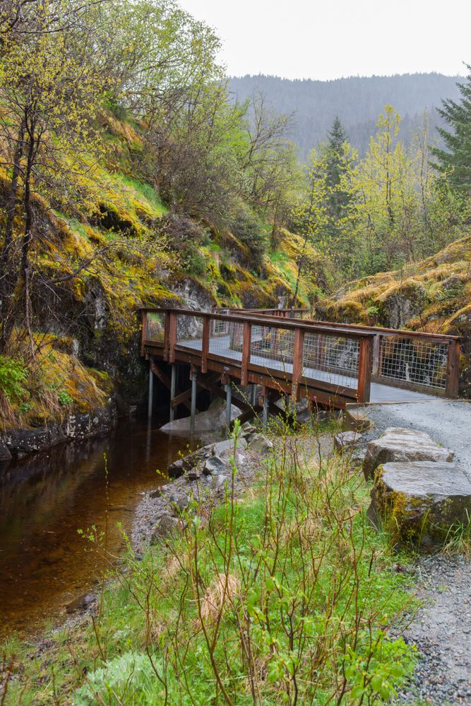 Hiking trails at Nugget Falls