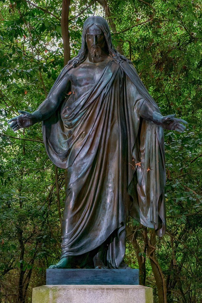 Statue of Jesus at Oakwood Cemetery