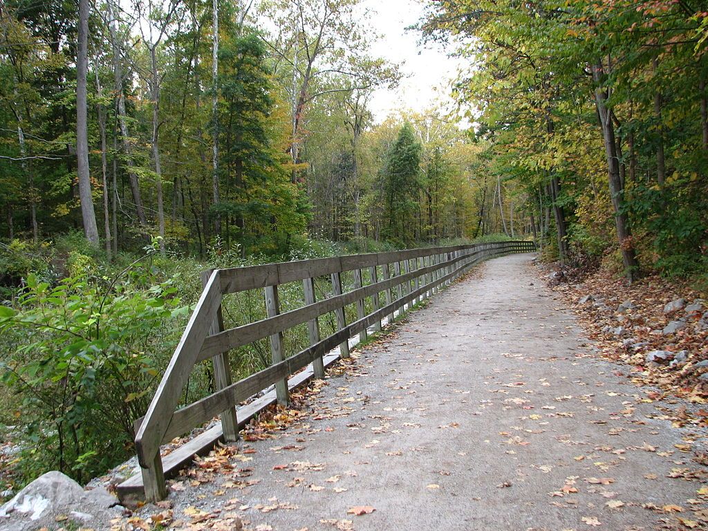 Narrow path along the Ohio and Erie Canalway Towpath Trail