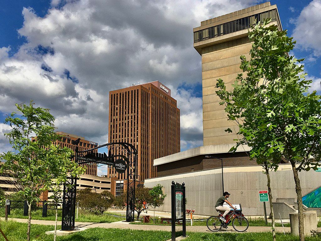 A man cycling along the Ohio and Erie Canalway Towpath Trail