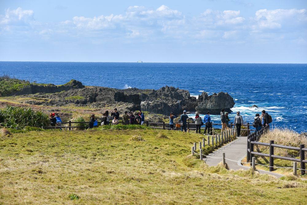 Tourists at Cape Manzamo's trail