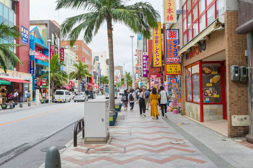 People shopping along Kokusai Dori Street