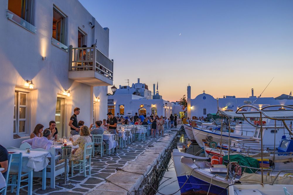 People dining at a Paros Restaurant