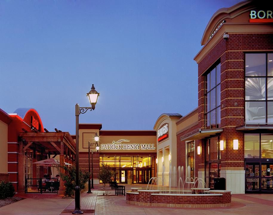 Night view of Patrick Henry Mall with fountain in front