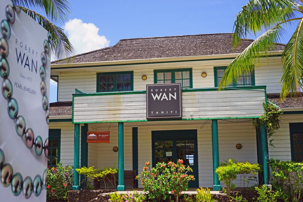 Pearl store in Vaitape