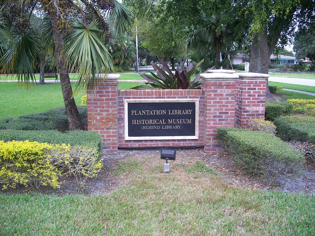 Welcome sign of Plantation Historical Museum