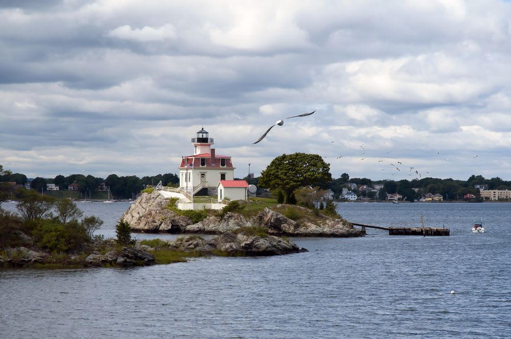 Scenic view of Pomham Rocks Light