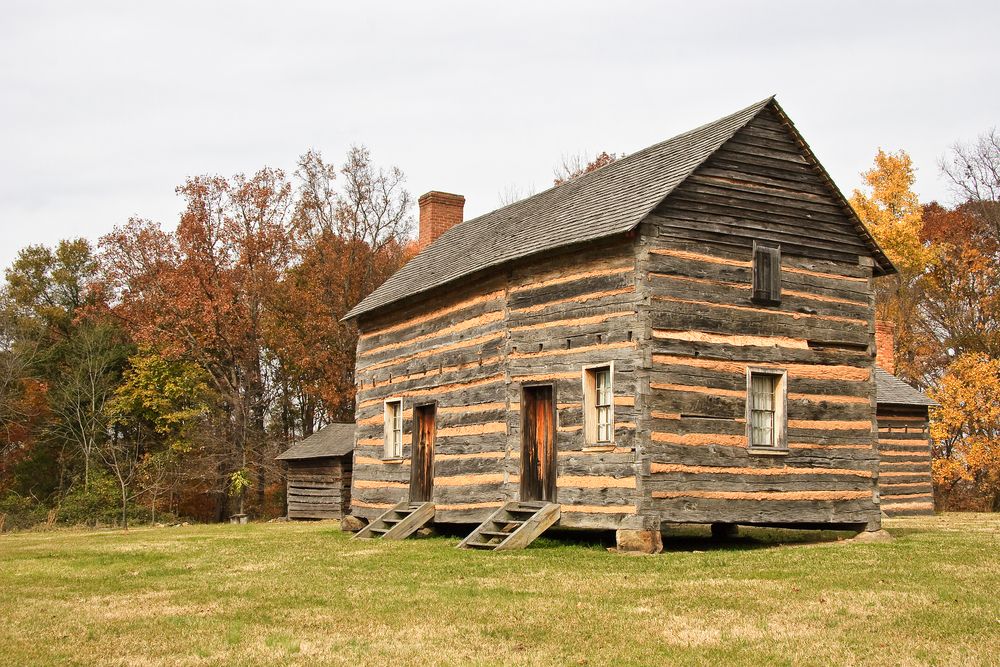 Wooden cabin at President James K. Polk Historic Site