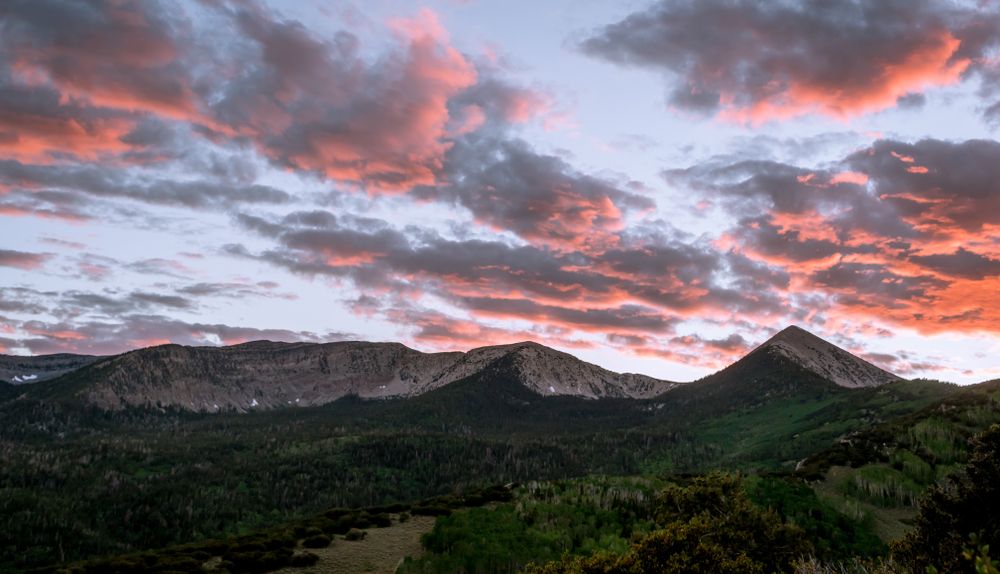 Stunning sunset at Pyramid Peak
