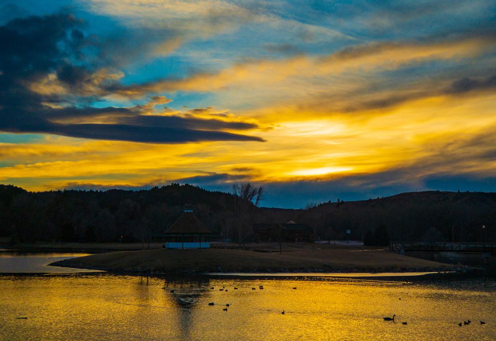 Scenic sunset over Canyon Lake Park