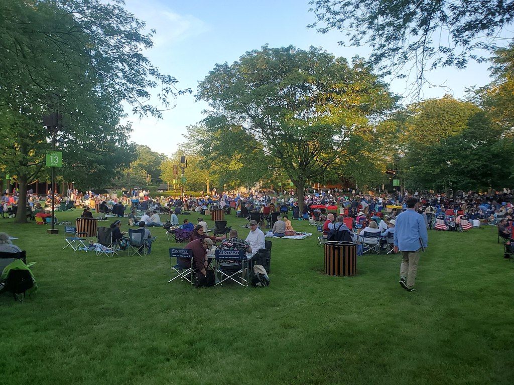 Visitors enjoying their day at Ravinia Festival