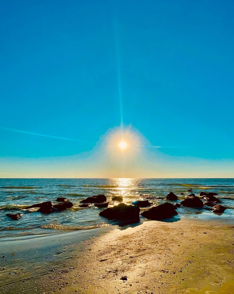 Sun shinninh brightly at Redington Beach