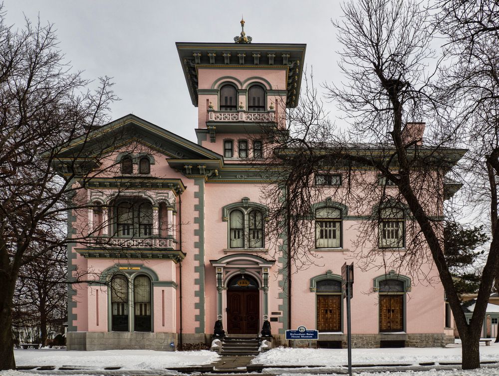 Facade of Richardson-Bates House Museum