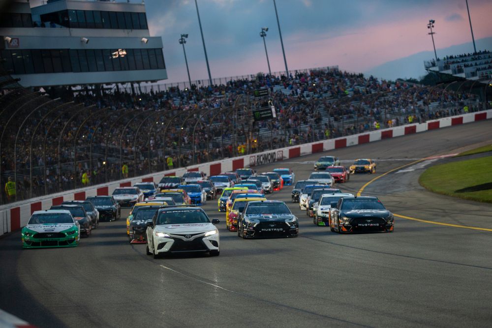 Car race at Richmond Raceway