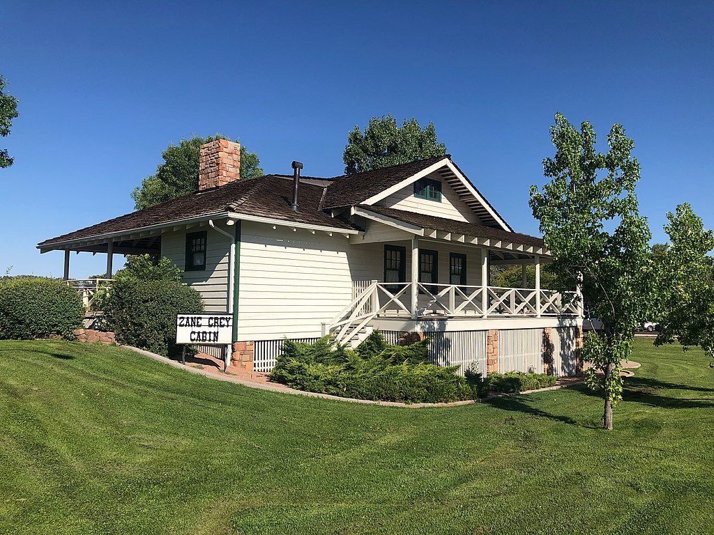 Exterior of the Rim Country Museum and Zane Grey Cabin