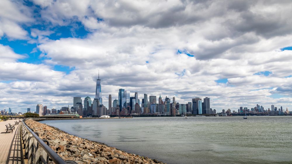 View of the NYC from Riverwalk promenade
