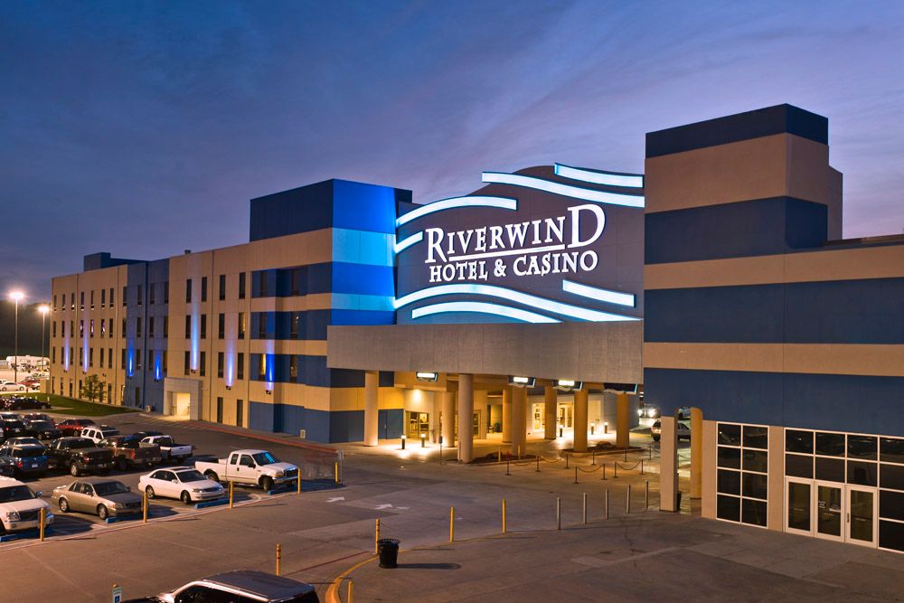 Front view of Riverwind Hotel