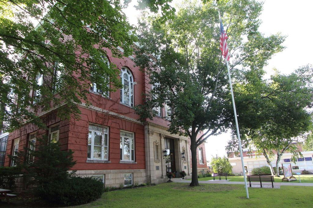 Outside view of Rochester Opera House