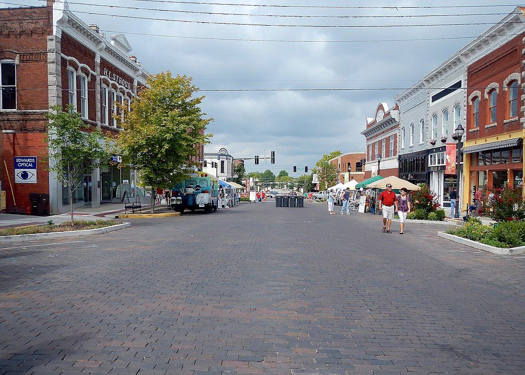 Street view of Rogers Commercial Historic District