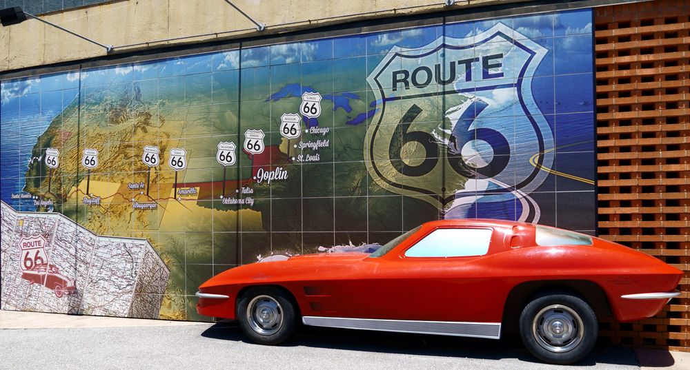 Car display at Route 66 Mural Park