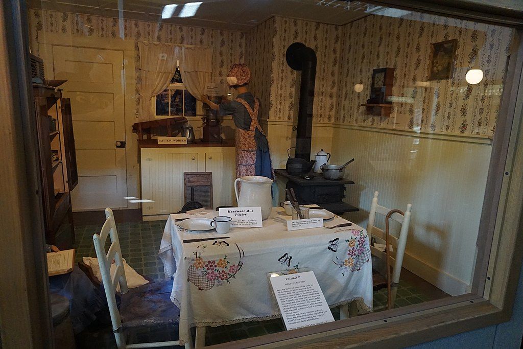 Kitchen exhibit in Southwest Dairy Museum