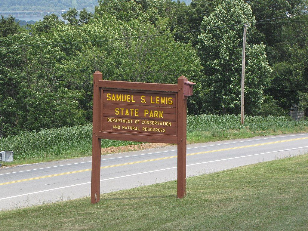 Signboard at the entrance of Samuel S. Lewis State Park
