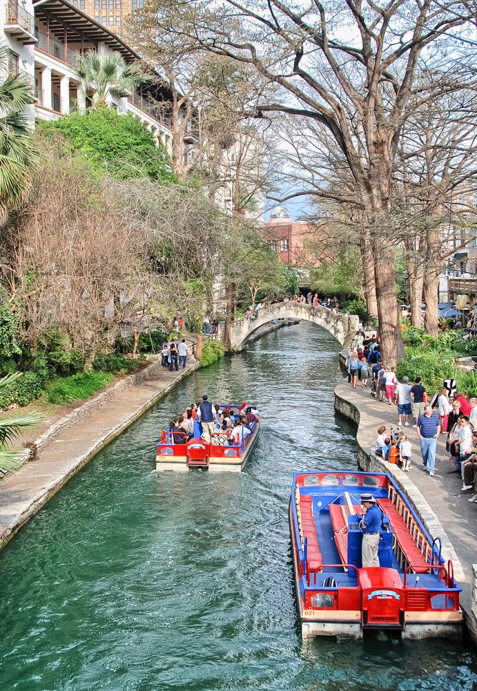 Boat tours along the San Antonio River Walk