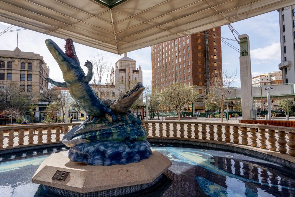 Alligators sculpture at San Jacinto Plaza