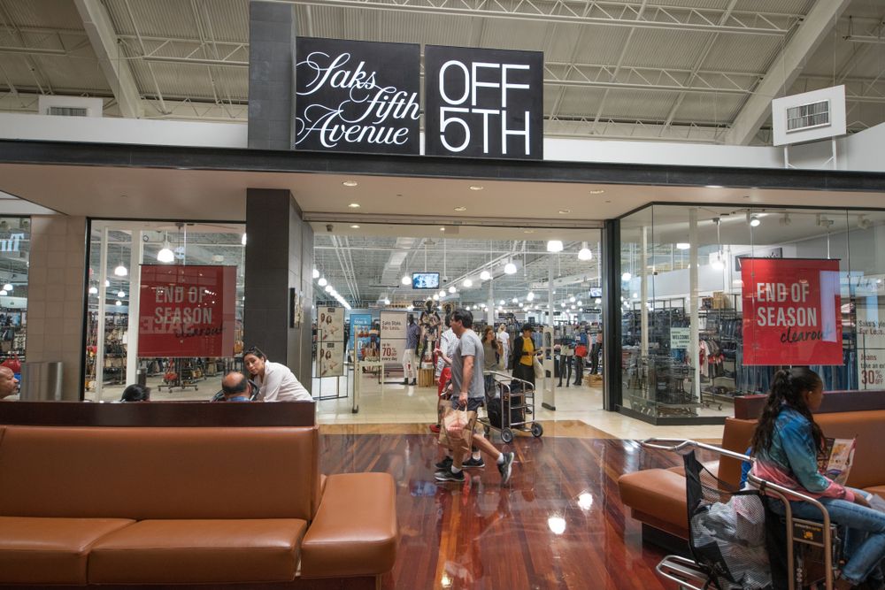 People shopping at Sawgrass Mills