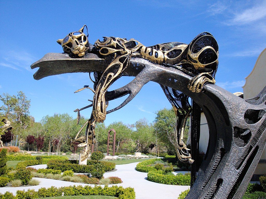 A animal-shaped sculpture at Sculpterra Winery