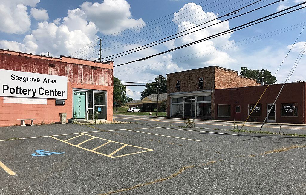 Outside view of Seagrove Pottery