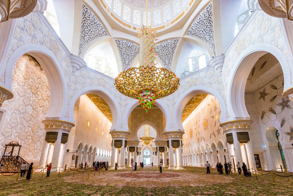 Astronishing interior of Sheikh Zayed Grand Mosque