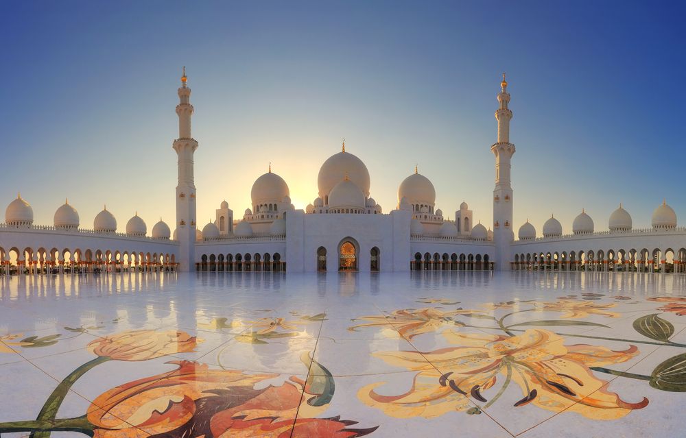 Marvelous exterior of Sheikh Zayed Grand Mosque