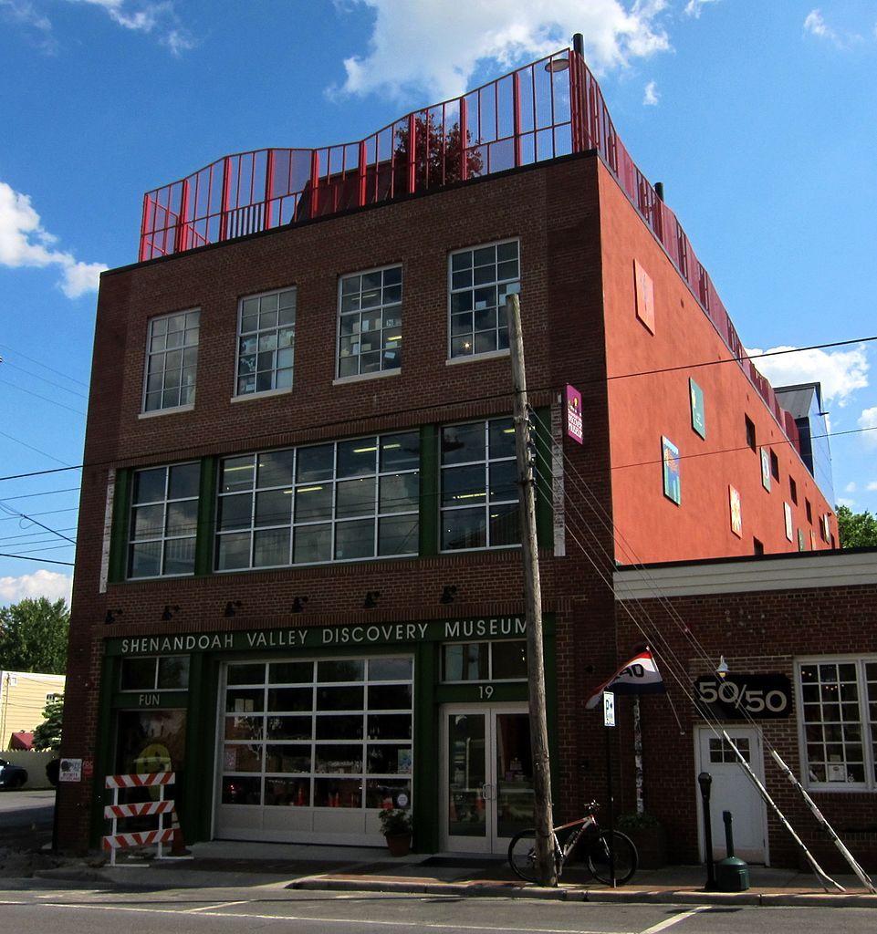 Entrance to Shenandoah Valley Discovery Museum