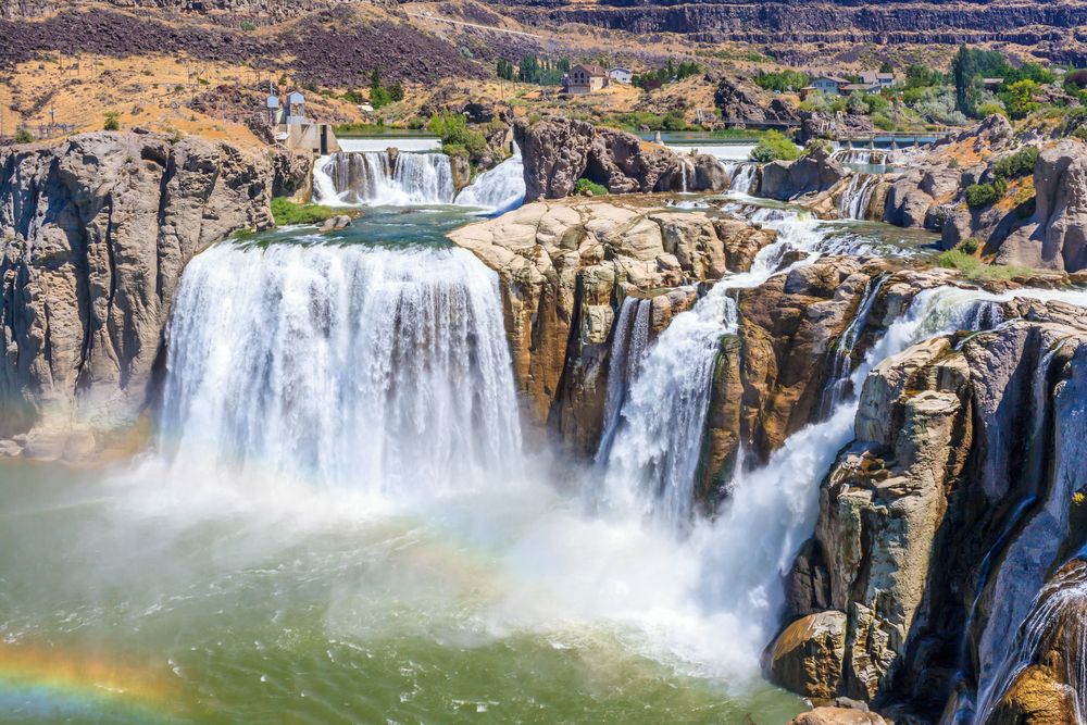 Picturesque view of Shoshone Falls