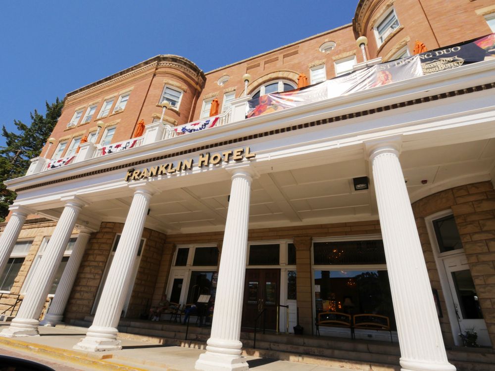 Front exterior view of Silverado-Franklin Historic Hotel