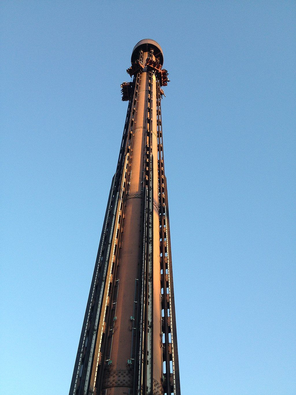 Drop tower ride of Six Flags Great America