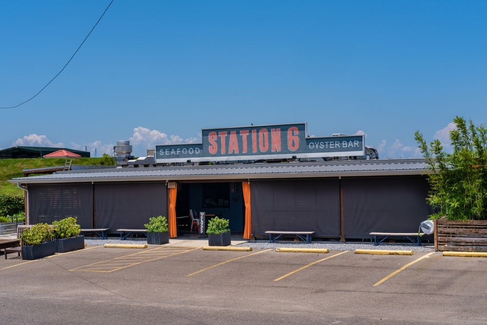 Front view of Station 6 Seafood & Oyster Bar