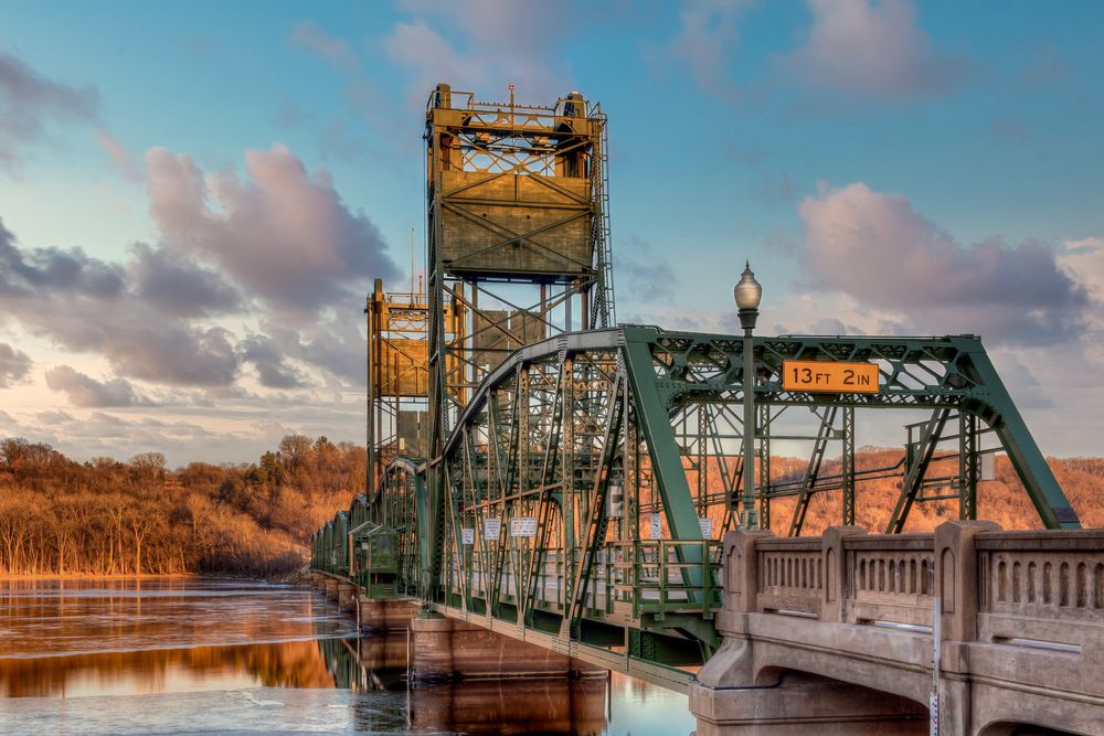 Daytime view of the Stillwater Lift Bridge